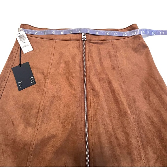 Aritzia Wilfred Free Leah faux suede skirt in Dark Camel mini skirt size 8 NWT - Picture 3 of 6